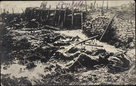 Photo Postcard Dead soldiers after a battle, war atrocities, I WW