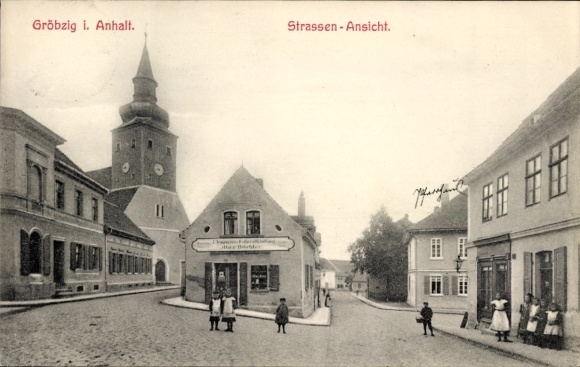 Ak Gröbzig in Anhalt, Straßenpartie, Kirche, Geschäftshaus