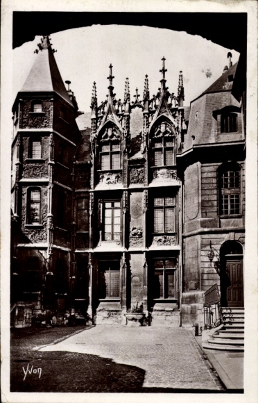 Ak Rouen Seine Maritime, Hôtel du Bourgtheroulde, gotische Architektur, schwarz-weiß Fotografie