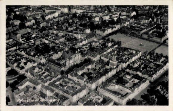 Ak Kassel in Hessen, Luftaufnahme von  Stadtansicht, alte Architektur