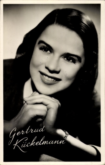 Postcard actress Gertrud Kückelmann, portrait