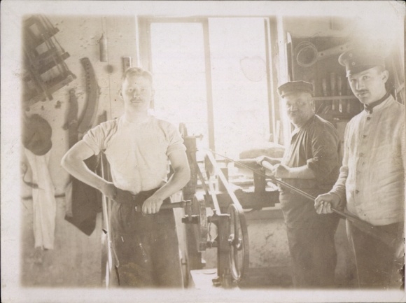Photo Three workers in a workshop