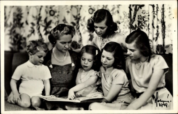 foto Ak Prinses Sibylla met haar kinderen rond 1949