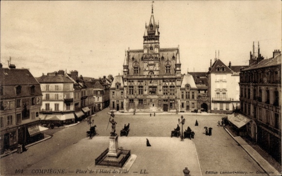 Ak Compiègne Oise, Historisches Rathaus, Platz, Statue, Personen, Stadtansicht