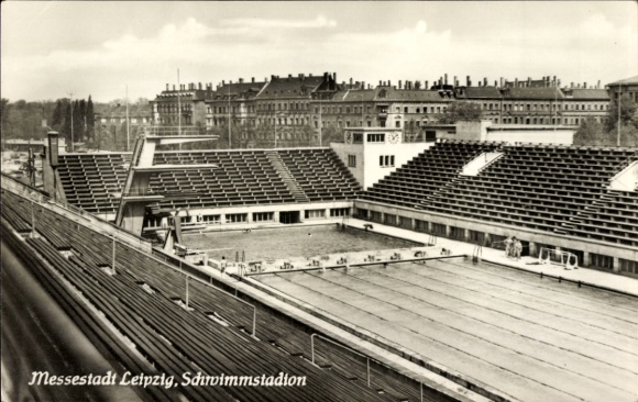 Postcard Leipzig, Messestadt, view of the swimming stadium