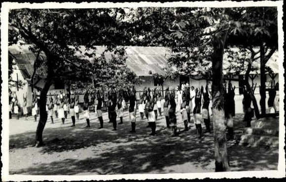 9 oude foto's Kameroen, school in Bassa, diverse uitzichten
