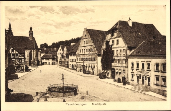 KP Feuchtwangen w Środkowej Frankonii, rynek, fontanna