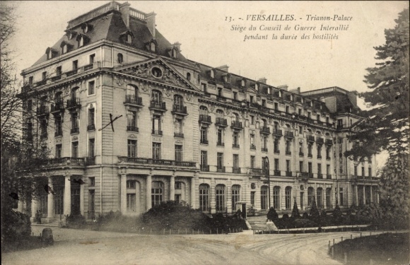 Postcard Versailles Yvelines, Trianon Palace, seat of the Inter-Allied War Council,