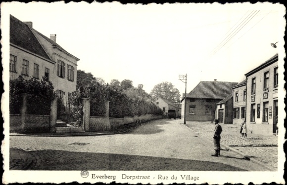 Postcard Everberg Flemish Brabant, street in houses, fork in the road, person on the street