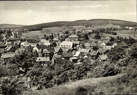 Postcard Schmiedefeld am Rennsteig Suhl Thuringia, view of houses over Schmiedefeld, trees and a h...