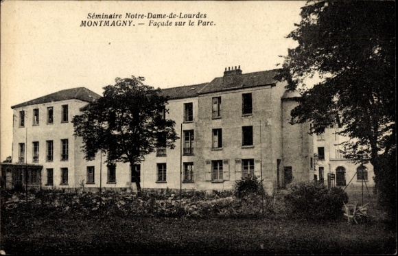 Ak Montmagny Val d’Oise, Seminar Notre-Dame-de-Lourdes, Fassade, Parc