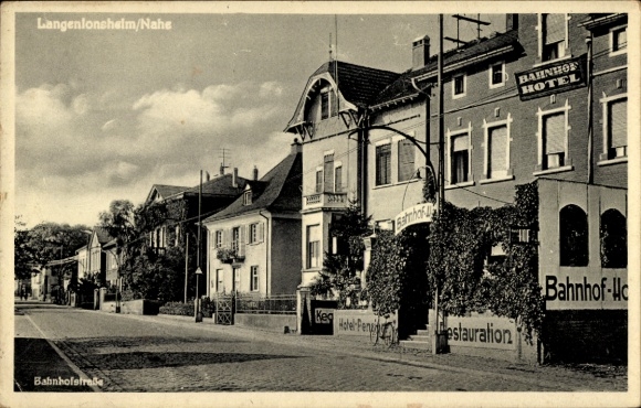 Postcard Langenlonsheim an der Nahe Pfalz, Bahnhof Hotel, Bahnhofstraße