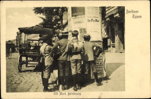 Ak Berliner Typen, 100 Mark Belohnung, Kinder lesen von einer Litfaßsäule