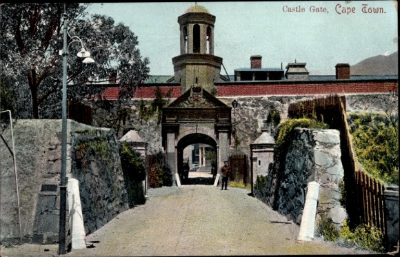 Ak Cape Town Kapstadt Südafrika, Castle Gate,  Eingangstor, Menschen, Bäume