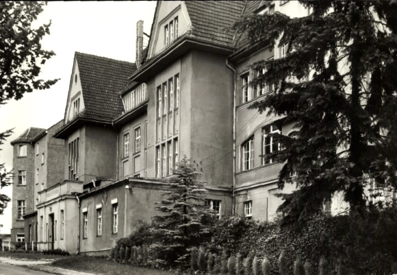 Ak Woltersdorf bei Berlin, Haus Gottes, Gebäudeansicht, Bäume im Vordergrund