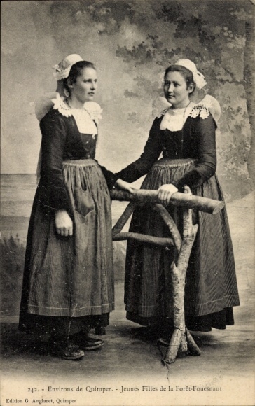Postcard Quimper Finistère, Two Women in Breton Costume