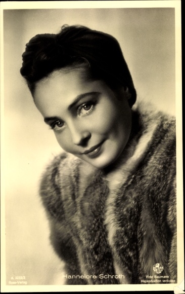 Postcard actress Hannelore Schroth, portrait