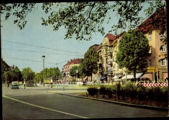 Ak Berlin Pankow, Straßenpartie an der U Bahn Station Vinetastraße, Verkehrspolizist