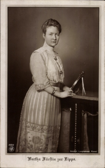 Postcard Bertha Princess of Lippe, standing portrait