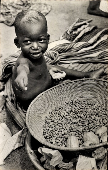 Ak L'Afrique Noire, Petit Marchand de Cacahuetes, Kleiner Händler