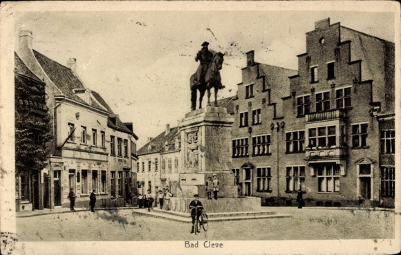 Ak Bad Cleve Kleve am Niederrhein, Reiterstandbild, Kurfürsten-Denkmal,  Gebäude, Menschen