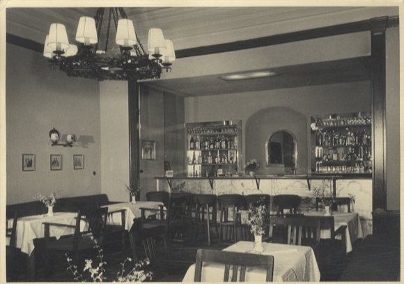Original photo Berlin Zehlendorf, Parkhotel Dahlem, guest room with bar, around 1950, approx. 12x17 cm