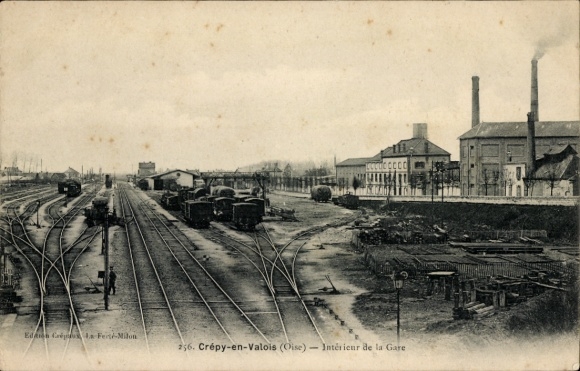 Ak Crépy en Valois Oise, Bahnhof Gleisseite
