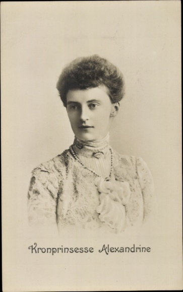 Postcard Crown Princess Alexandrine, portrait