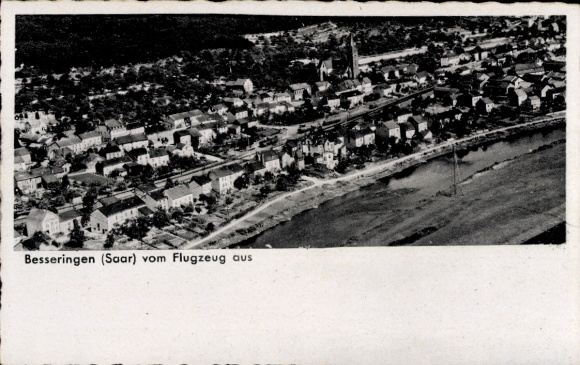 Postcard Besseringen Merzig Saar, aerial view of Besseringen, houses, water surface