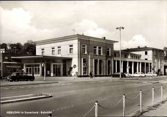 Ak Iserlohn im Märkischen Kreis, Bahnhof, Autos
