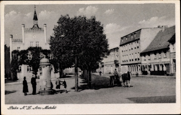 Ansichtkaart Peitz in Neder-Lausitz, markt, koets, reclamezuil