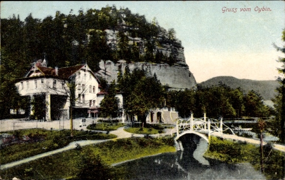 Ak Oybin in der Oberlausitz, Landschaft, Brücke, Felsen, Gebäude, Bäume, Postkarte