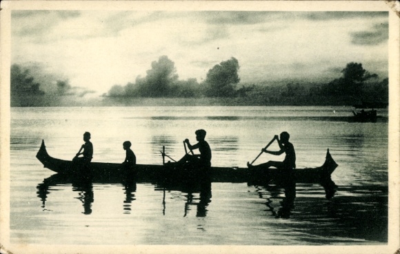 Postcard Caroline Islands, people in kayaks, rowing