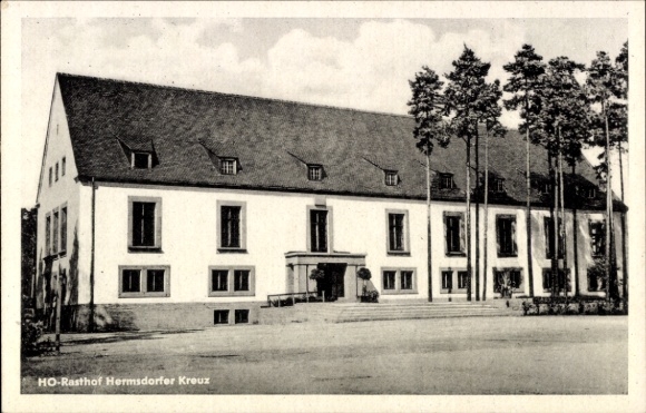 Ak Hermsdorf Ottendorf Okrilla Sachsen, HO-Rasthof Hermsdorfer Kreuz, s Gebäude, Bäume im Vorderg