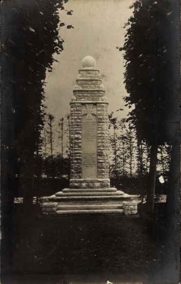 Foto Ak Bapaume Pas de Calais, deutsches Kriegerdenkmal, 1. WK