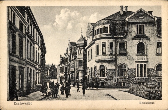 Postcard Eschweiler, street scene with Reichsbank, school children