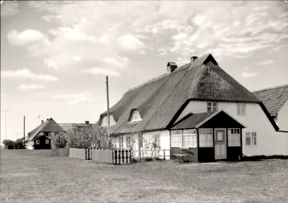Postcard Neuendorf on the island of Hiddensee, thatched roof house