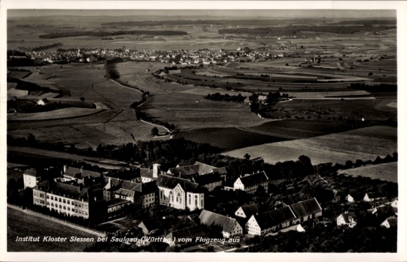 Ak Bad Saulgau in Oberschwaben, Luftaufnahme des Instituts Kloster Slessen, weitläufige Landschaf