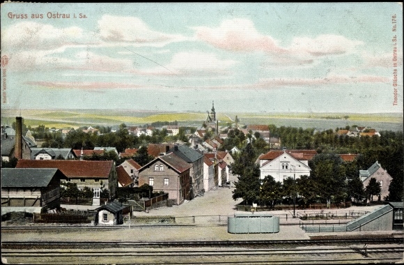 Ak Ostrau in Sachsen, Stadtansicht, Blick auf den Bahnhof, Straßenseite