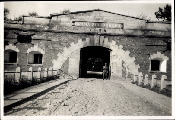 Photo Warszawa Warsaw Poland, entrance to the old castle, II WW
