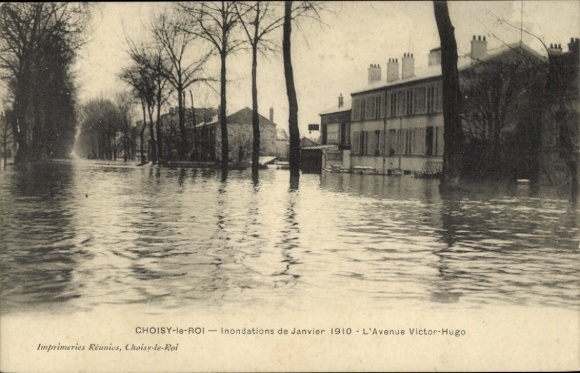 Postcard Choisy le Roi Val de Marne, Flood January 1910, Avenue Victor-Hugo