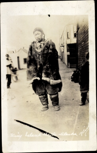 foto Ak Alaska USA, vrouw in bontkleding