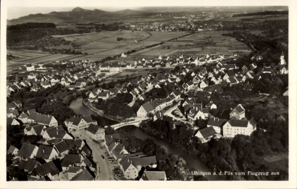 Ak Uhingen an der Fils, Luftaufnahme von  Flüsse, Häuser, Landschaft, Flugzeugaufnahme