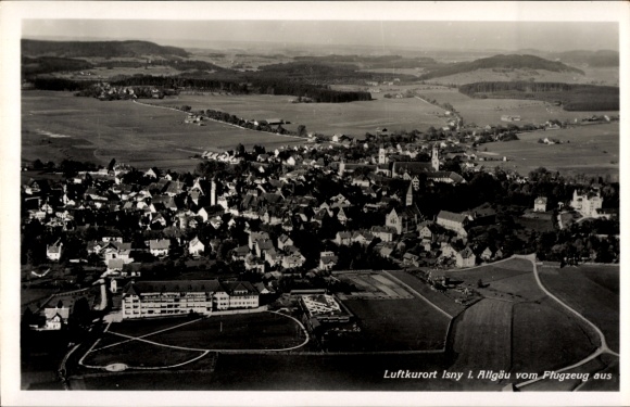 Ak Isny Allgäu, Fliegeraufnahme mit Stadtbild und Umgebung