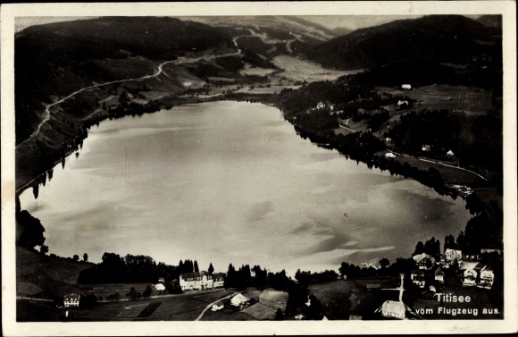 Ak Titisee Neustadt im Breisgau Hochschwarzwald, Fliegeraufnahme