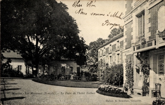 Ak Les Mureaux Yvelines, Hotel Esther, Gartenanlage, Bäume, Personen im Freien