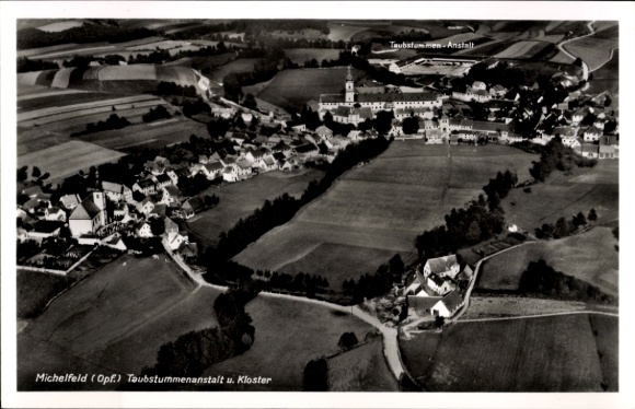 Ak Michelfeld Auerbach in der Oberpfalz Bayern, Fliegeraufnahme, Taubstummenanstalt, Kloster