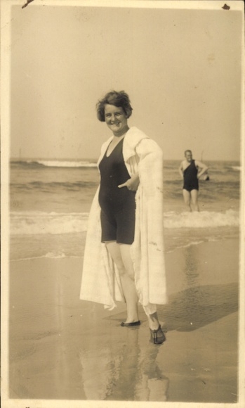 Photo Postcard North Sea resort Wangeroog Wangerooge in East Frisia, woman in black swimsuit