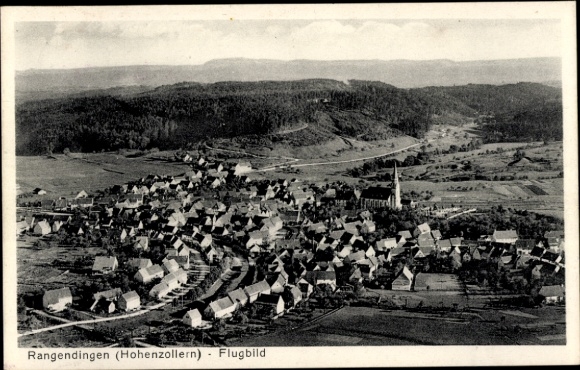 Ak Rangendingen im Zollernalbkreis,  Hohenzollern, Flugbild, Schwarz-Weiß-Foto, Dorfansicht