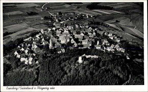 Ak Eversberg Meschede in het Sauerland, luchtfoto van de stad